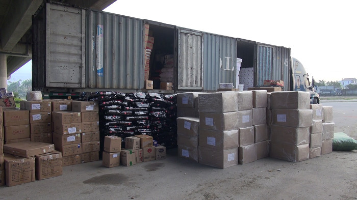 Thu giữ hàng tấn hàng hóa không có hóa đơn, chứng từ trên cao tốc Đà Nẵng- Quảng Ngãi